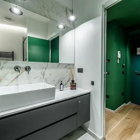 Apartment Deluxe In Brera-duomo, Near Metro