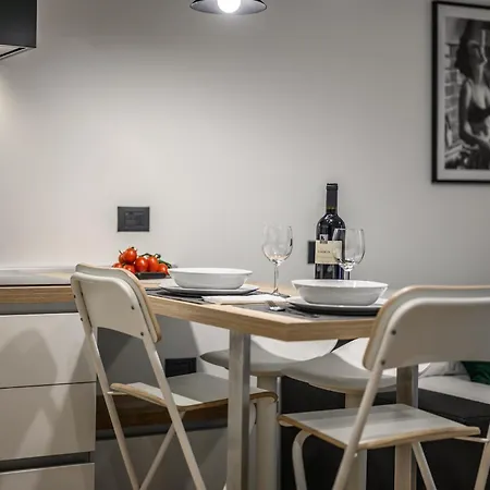 Deluxe In Brera-duomo, Near Metro Apartment
