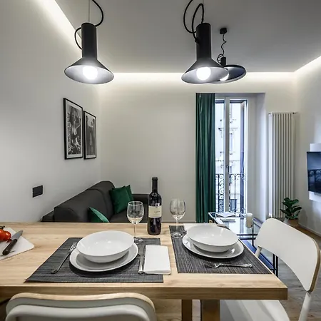 Apartment Deluxe In Brera-duomo, Near Metro Mailand